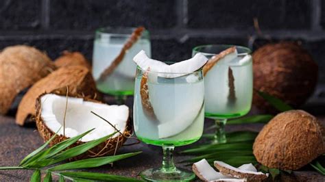 Coconut Water थंडीत नारळ पाणी पिण्याचे हे आहेत फायदे Marathi News