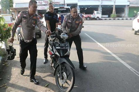 Kecelakaan Mobil Vs Motor Di Ponorogo Orang Meninggal Dunia