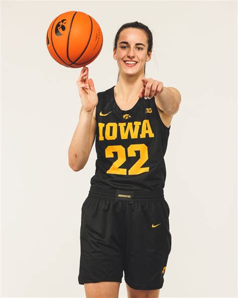 Caitlin Clark Sets Big Ten Record With 17 Assists As Iowa Women Crush