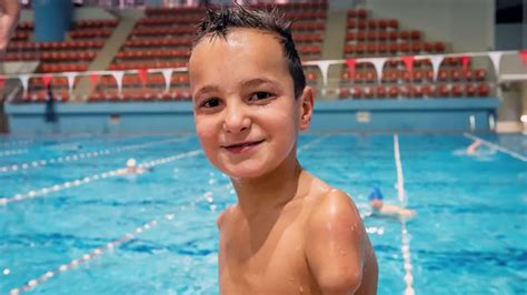 Ismail Un Niño De 10 Años Sin Brazos Deportista Del Año En Bosnia