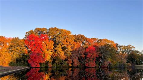 Fall foliage peaks this weekend in northern New England, near peak ...