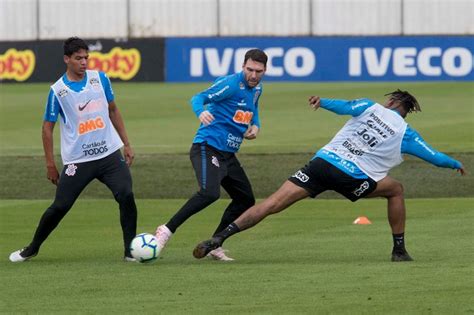 Boselli no primeiro treino após eliminação para o Flamengo pela Copa