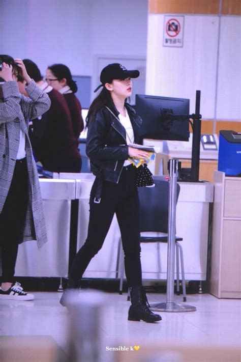 SeulRene슬린 Daily on Twitter PIC PREVIEW 180327 Gimpo