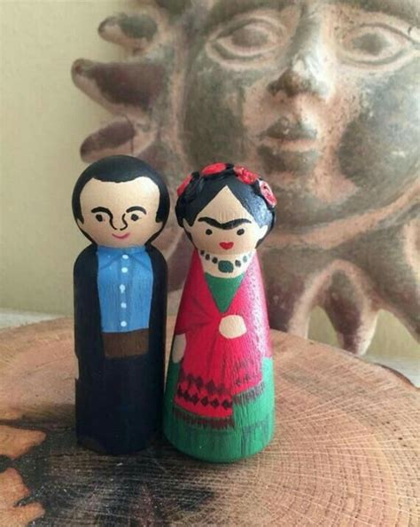 Pin de Sue Friday en Wood peg dolls en 2024 Manualidades Muñeco de