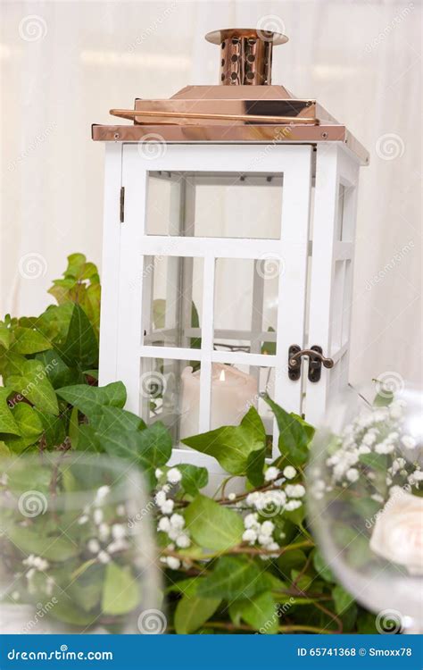 Hochzeits Tabelle Mit Blumen Stockfoto Bild Von Auslegung Einstellen