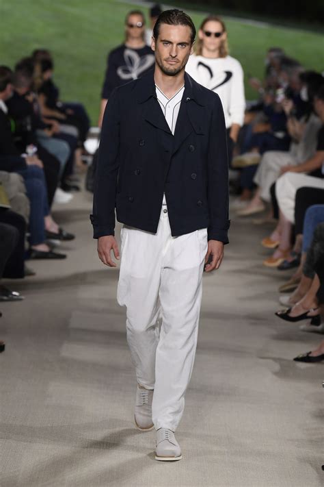 Giorgio Armani Mens Spring 2022 Photos