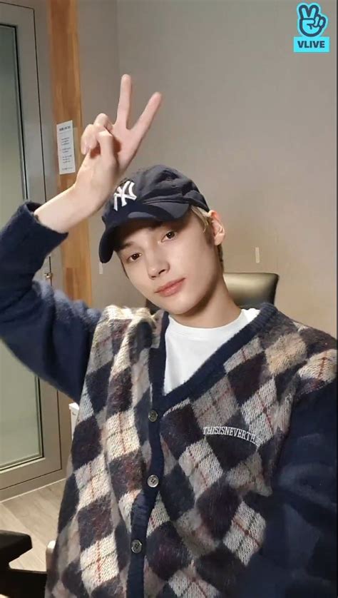 TXT Hueningkai Capture Time From Today S VLive V On Top Of His Head