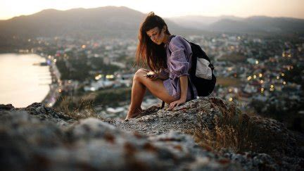 Marat Safin Women Model Long Hair Straight Hair Brunette Legs Barefoot Women Outdoors