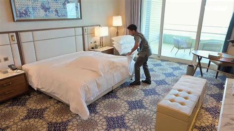 Housekeeping Tips How To Make The Perfect Hotel Bed Hotel Cleaning