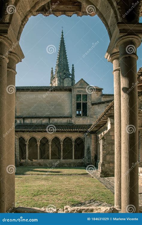 Iglesia Colegiada Y Claustro De Los Cordeliers De Saintemilion Francia