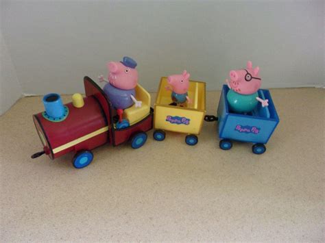 Peppa Pig Grandpa Train with engine 2 cars 3 figures Works but not loud ...