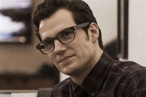 Clark Kent's Glasses Actually Are A Good Enough Disguise For Superman ...