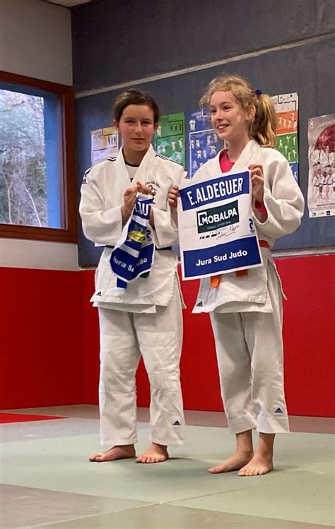 Remise des dossards aux compétiteurs JURA SUD JUDO