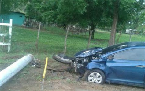 Joven Se Queda Dormido Y Choca Con Poste Dejando Sin Luz A Santa Ana