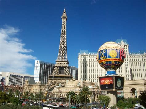 Las Vegas. Paris casino and Eiffel Tower. | Paris casino, Eiffel tower ...