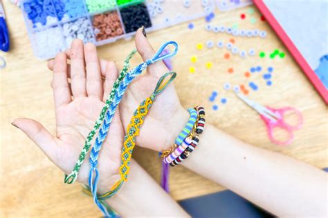 Crafting Bonds: The Joy of Friendship Bracelets – Knowledge Crates