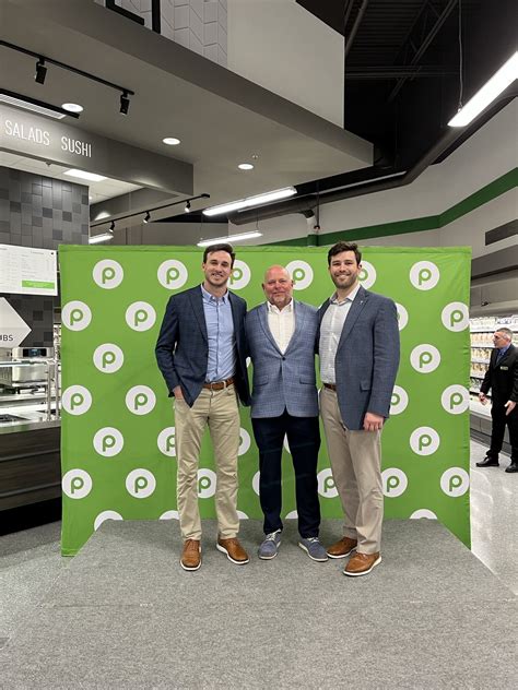 Find the grand opening hours for publix shoppes of lake village leesburg florida