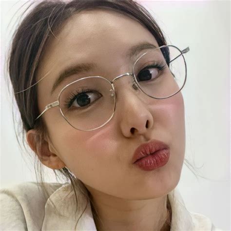 Nayeon Icon Glasses For Oval Faces Glasses Trends Glasses For Round