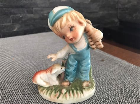 Porcelanowa figurka chłopiec z psem 12571498291 Allegro pl