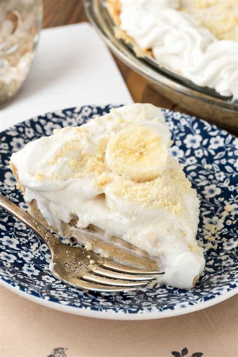 Old Fashioned Banana Pudding Pie - Crazy for Crust