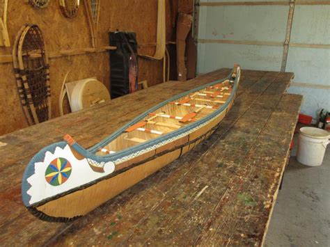 Model Voyageur Canoe