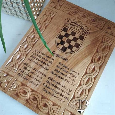 hrvatska nacionalna himnagravura na drvu drzavna obiljezja drzavna