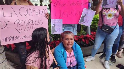 Familiares De Rosa Isela Se Manifiestan En El Z Calo De Veracruz