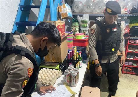 Razia Pekat Polres Situbondo Amankan Puluhan Botol Miras FaktualNews Co