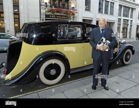 Michael G Wilson Llega Al Goldfinger Rolls Royce Phantom Iii Durante