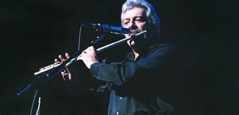 The Moody Blues singer Ray Thomas dies, aged 76 - Smooth