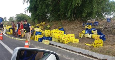 Fim De Semana Garantido Caminh O De Cerveja Tomba Na Br E