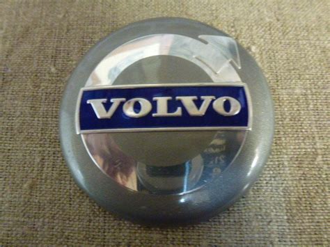 Se produkter som liknar Volvo fälg emblem på Tradera 616926911