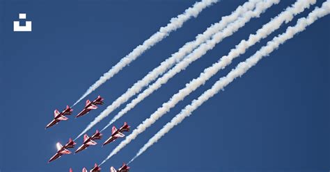 A group of airplanes flying in formation in the sky photo – Free Red arrows Image on Unsplash