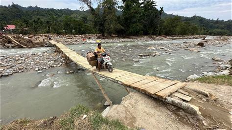 Jembatan Putus Aliran Sungai Berpindah Koto Rawang Salido Ketek