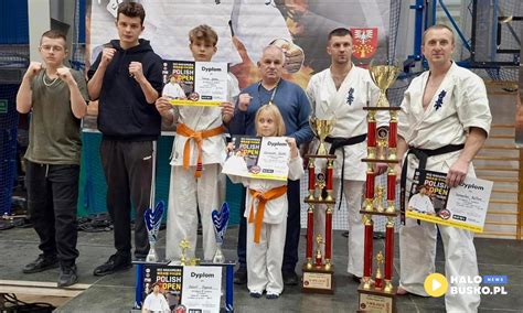 Wspania E Sukcesy Zawodnik W Sensei Marka Praska Na Turnieju Karate