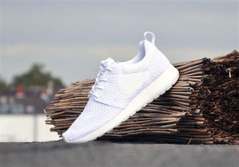 Giày Nike Roshe Run All White 511881 112 Authentic Shoes