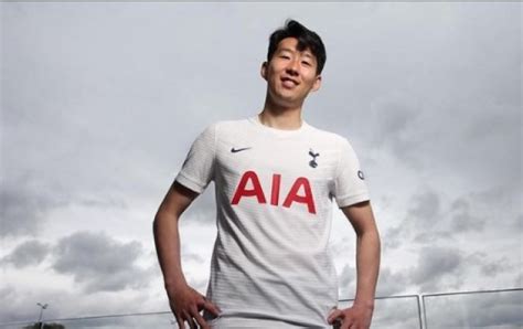 10 Potret Son Heung Min Pesepak Bola Yang Digosipkan Pacaran Dengan