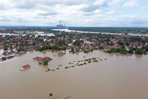 Inundaciones Catastróficas En Serbia Y Bosnia Y Herzegovina Dejan Al