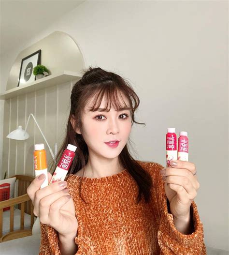 Ngắm dàn hot girl X cực xinh ngọt ngào đua nhau khoe son môi nước ép trái cây