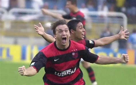 Petkovic faz aniversário e recebe felicitações do Flamengo