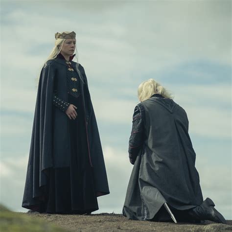 Emilia Clarke Shares Game Of Thrones Sex Scene Secret With Jason Momoa Marie Claire