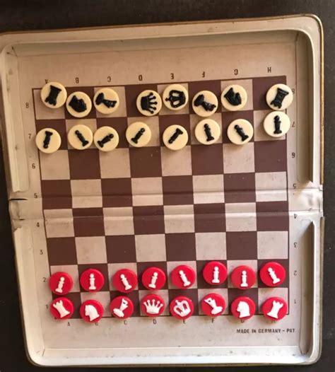 Ancien Rare Jouet Jeu D Echecs Echiquier Magnetique De Voyage Eur