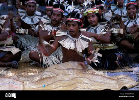 Oceania, Fanning Island, Kiribati. Residents in traditional costumes Stock Photo - Alamy