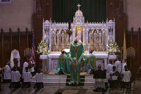 Te Deum Laudamus Photos Solemn High Pontifical Mass With Bishop