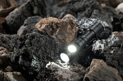 L1 2000 Lumen powerful pocket flashlight - Geeky Gadgets