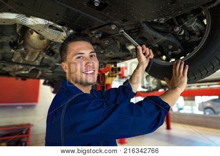 Car Mechanic Workshop Image & Photo (Free Trial) | Bigstock