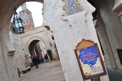 Meet Aladdin And Jasmine Epcot Morocco World Showcase Wdw Kingdom