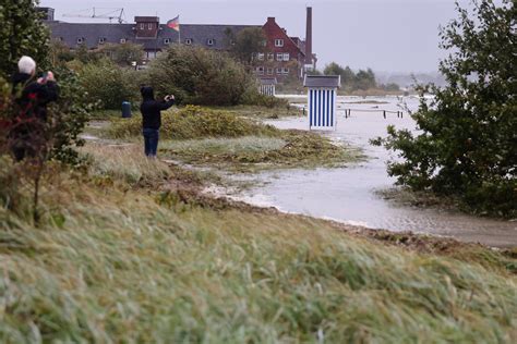 Unwetter An Der Ostseek Ste Schwere Sturmflut Sorgt F R Gro E Sch Den