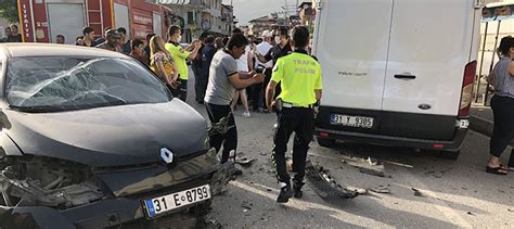 Samanda Da Otomobil Park Halindeki Iki Araca Arpt Yaral Yerel