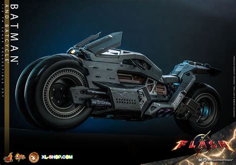 Hot Toys MMS705 The Flash 1 6th Scale Batman And Batcycle